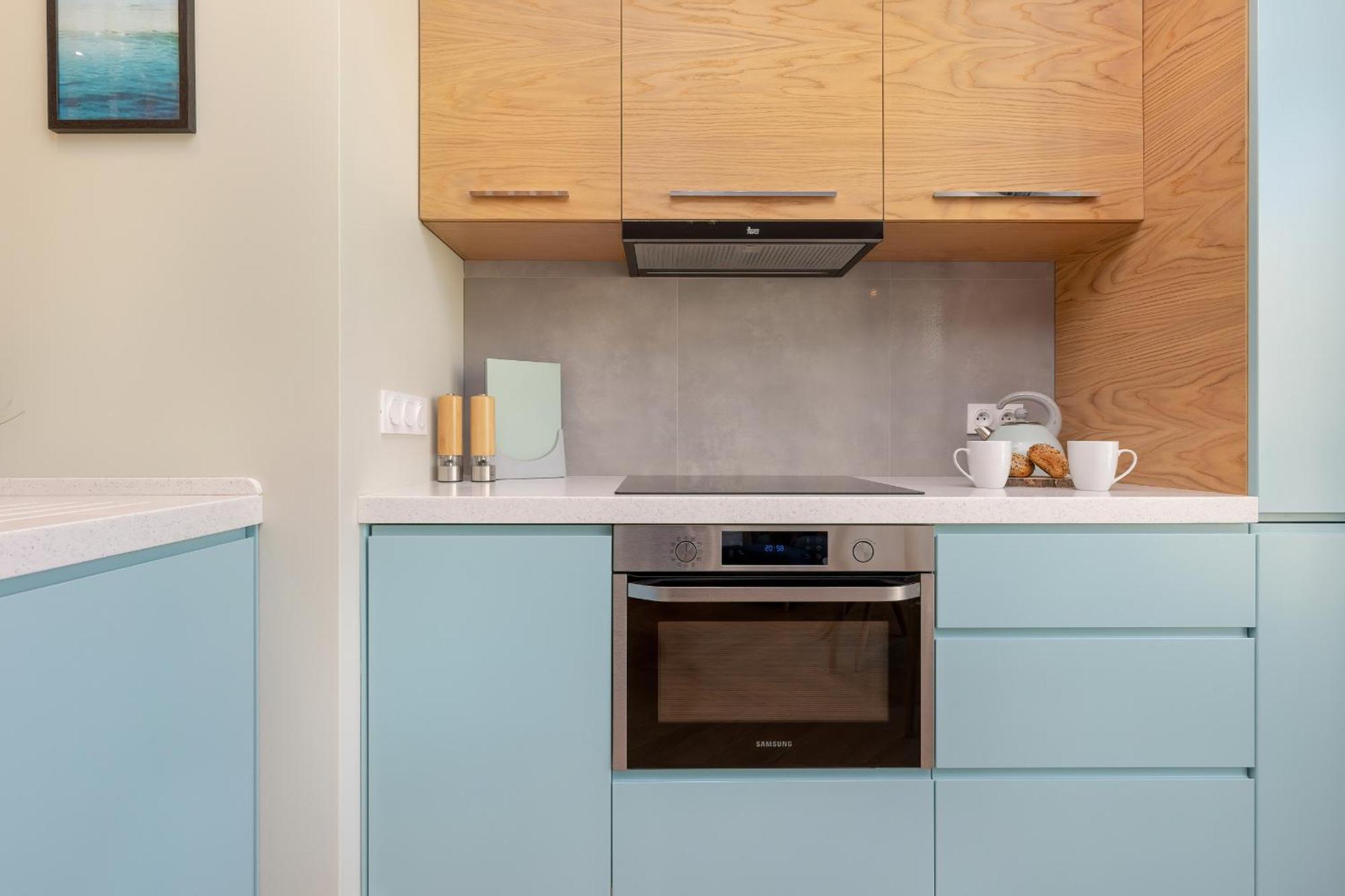 Bright Blue With Balcony, Parking And Air Conditioning In By Renters Apartament